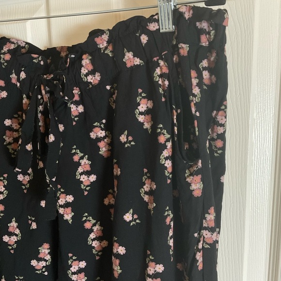 Melrose and Market Floral Black Ruffle Pants Size X-Large - Picture 5 of 14